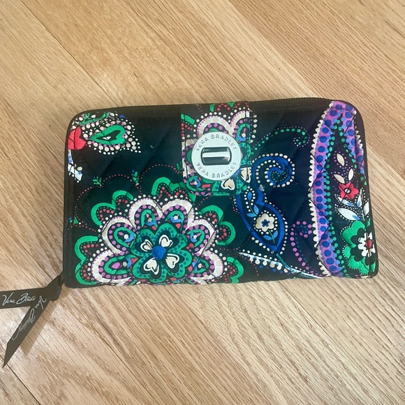 Vera Bradley NWT Turn Lock Wallet in Kiev Paisley(Retired Print) - Picture 2 of 13